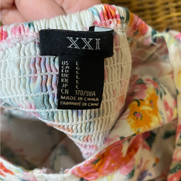 Beautiful Floral Crop Top - Picture 3 of 4